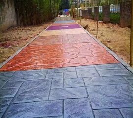 園林景觀工程中彩色混凝土藝術(shù)壓印地坪與假山的協(xié)同施工工藝探討